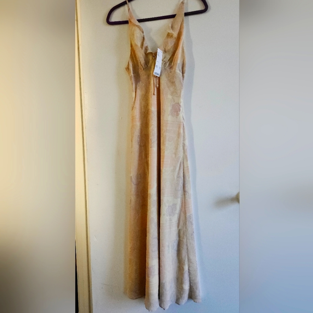 Urban Elegant Cream Sleeveless Dress